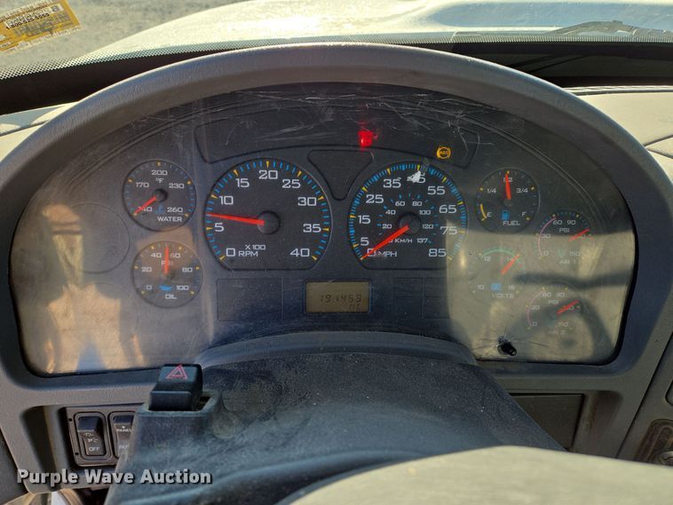 image for item EQ3668 2005 International 4300 digger derrick truck