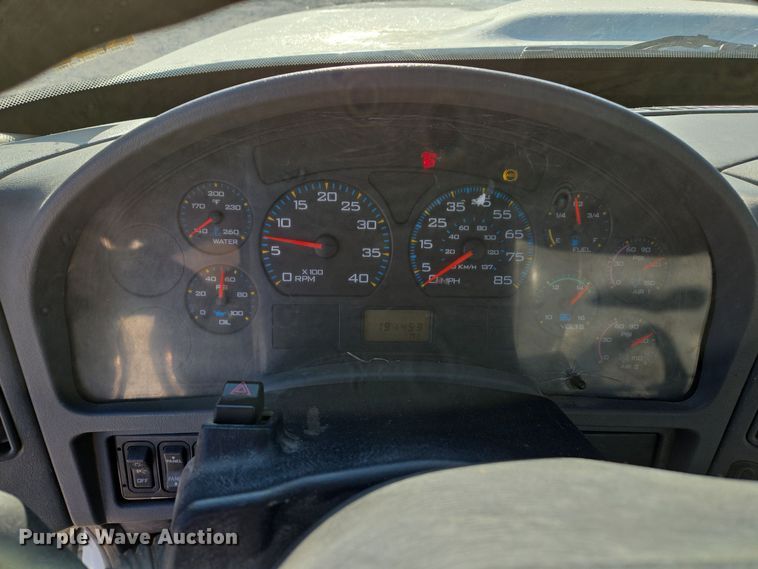 image for item EQ3668 2005 International 4300 digger derrick truck