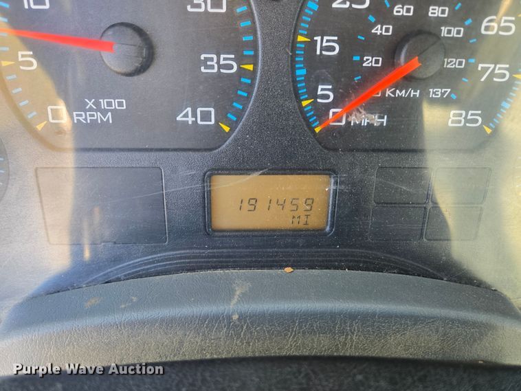 image for item EQ3668 2005 International 4300 digger derrick truck