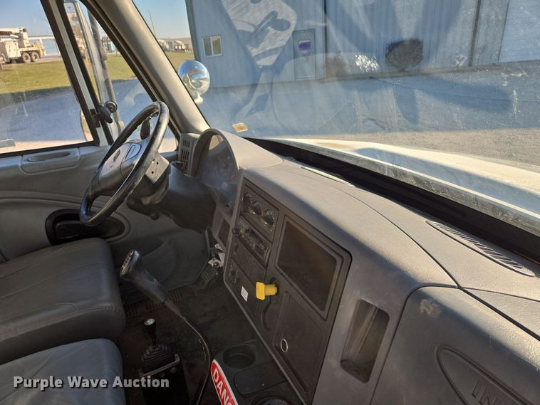 image for item EQ3668 2005 International 4300 digger derrick truck