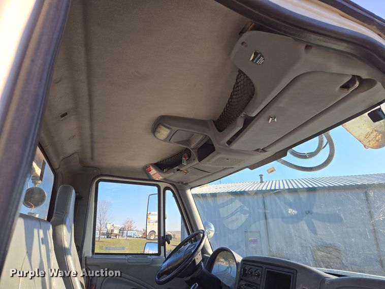 image for item EQ3668 2005 International 4300 digger derrick truck