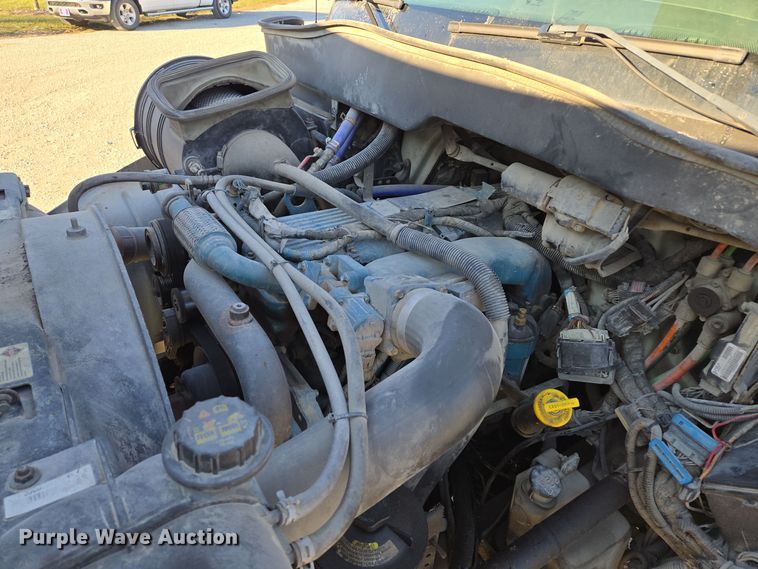 image for item EQ3668 2005 International 4300 digger derrick truck