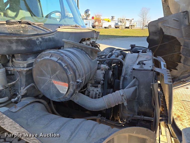 image for item EQ3668 2005 International 4300 digger derrick truck