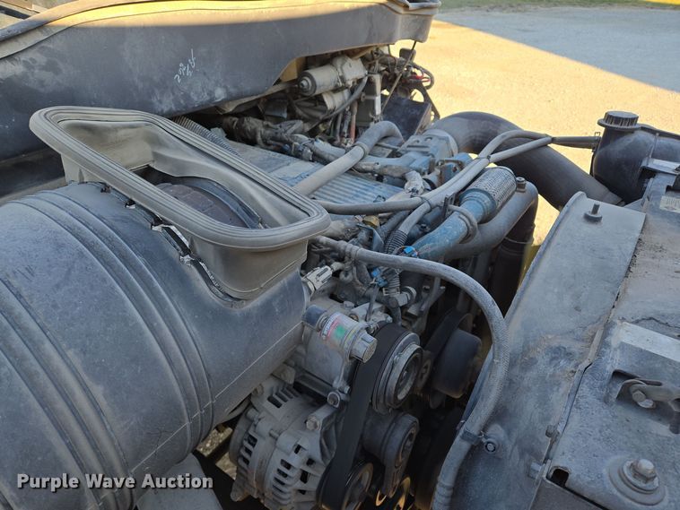 image for item EQ3668 2005 International 4300 digger derrick truck