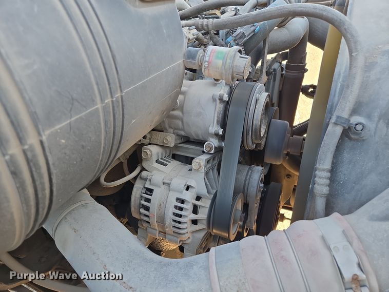 image for item EQ3668 2005 International 4300 digger derrick truck