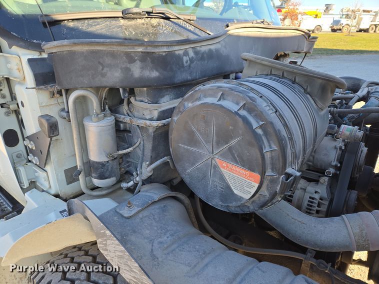 image for item EQ3668 2005 International 4300 digger derrick truck