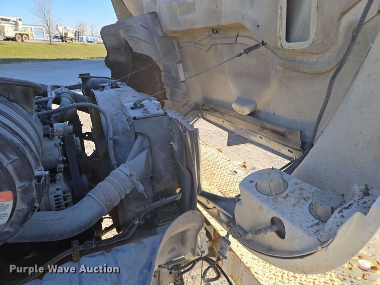 image for item EQ3668 2005 International 4300 digger derrick truck