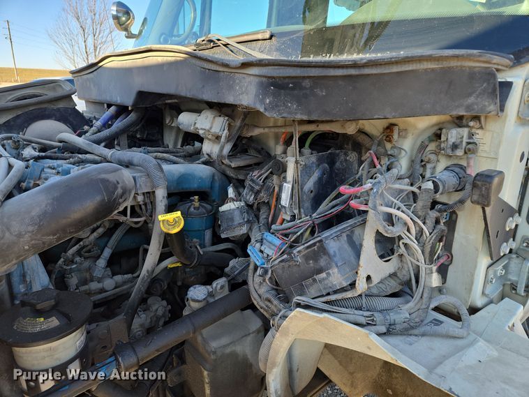 image for item EQ3668 2005 International 4300 digger derrick truck