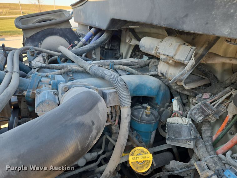 image for item EQ3668 2005 International 4300 digger derrick truck