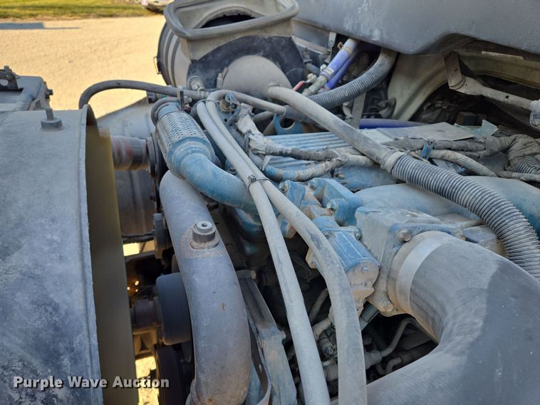 image for item EQ3668 2005 International 4300 digger derrick truck