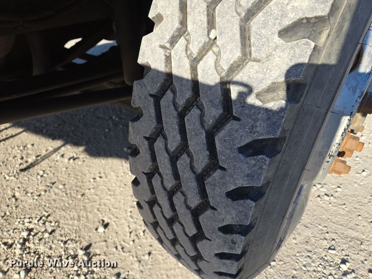 image for item EQ3668 2005 International 4300 digger derrick truck