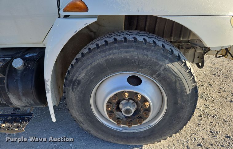 image for item EQ3668 2005 International 4300 digger derrick truck