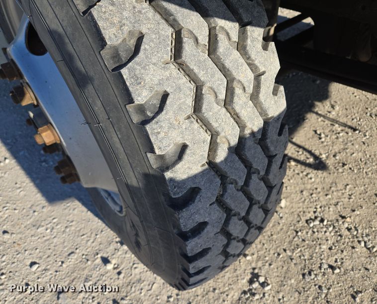 image for item EQ3668 2005 International 4300 digger derrick truck