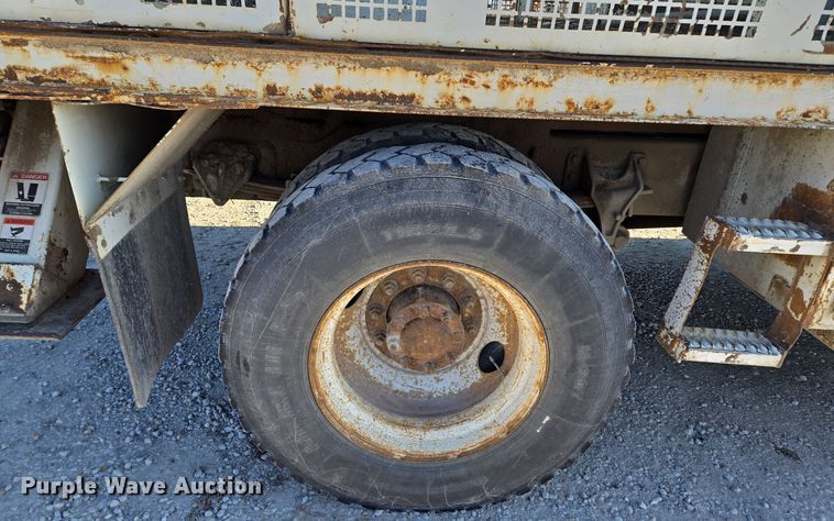 image for item EQ3668 2005 International 4300 digger derrick truck