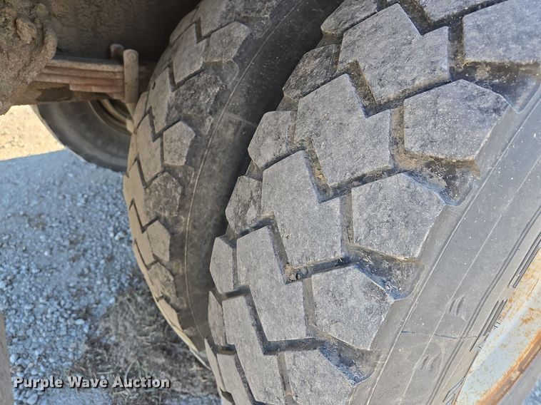 image for item EQ3668 2005 International 4300 digger derrick truck