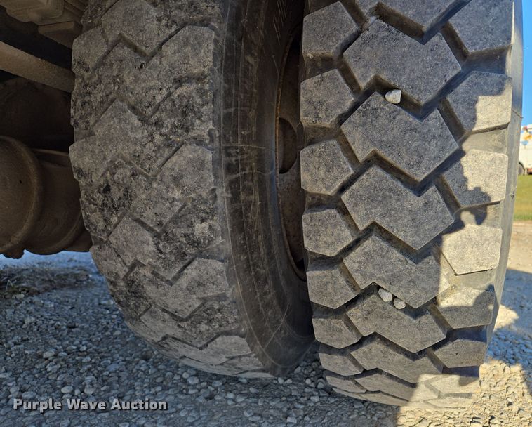 image for item EQ3668 2005 International 4300 digger derrick truck