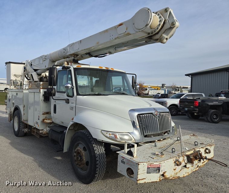 image for item EQ3669 2006 International  4300 SBA bucket truck
