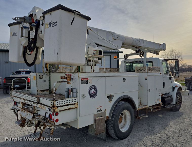 image for item EQ3669 2006 International  4300 SBA bucket truck