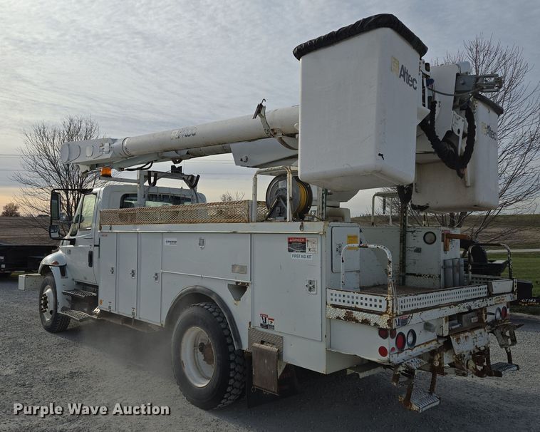 image for item EQ3669 2006 International  4300 SBA bucket truck