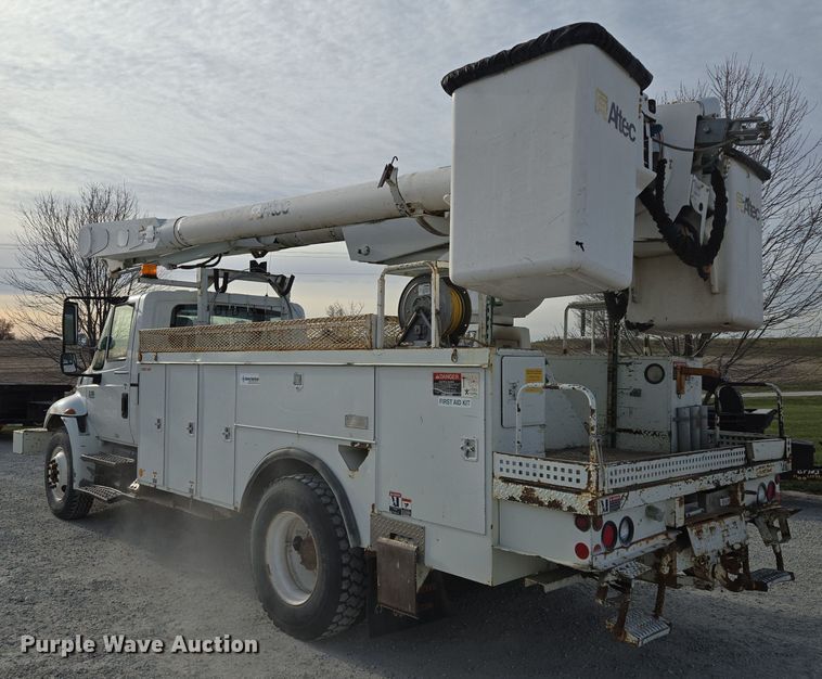 image for item EQ3669 2006 International  4300 SBA bucket truck