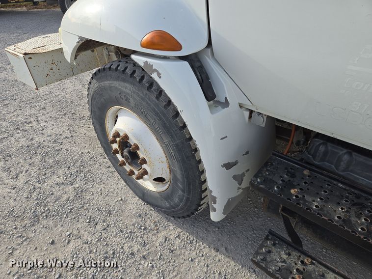 image for item EQ3669 2006 International  4300 SBA bucket truck