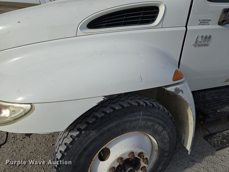 image for item EQ3669 2006 International  4300 SBA bucket truck