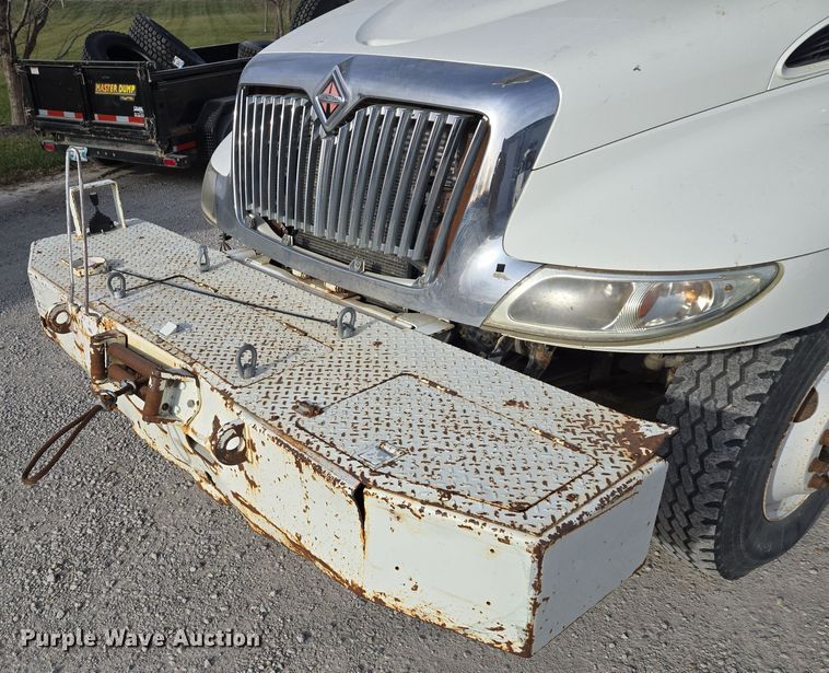 image for item EQ3669 2006 International  4300 SBA bucket truck