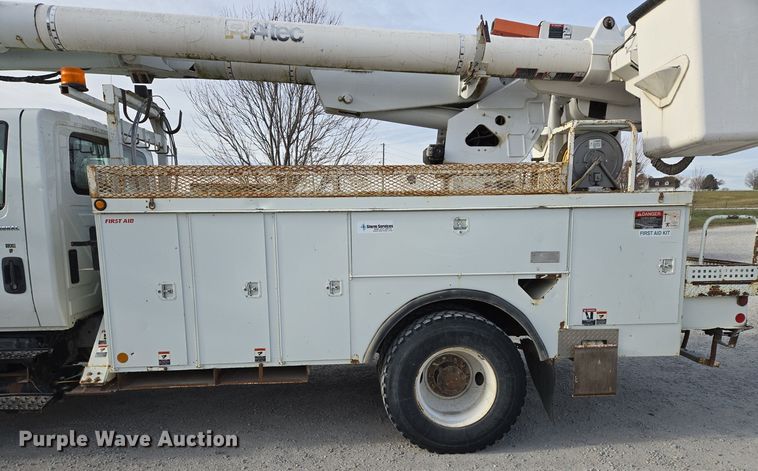 image for item EQ3669 2006 International  4300 SBA bucket truck