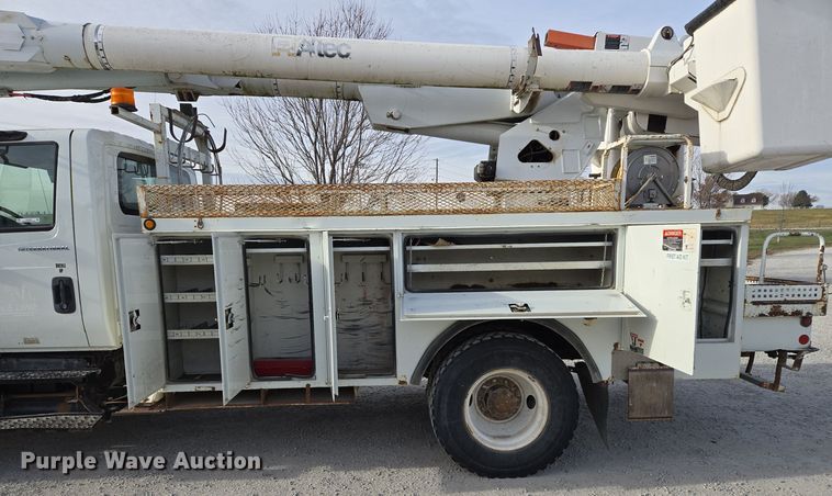 image for item EQ3669 2006 International  4300 SBA bucket truck