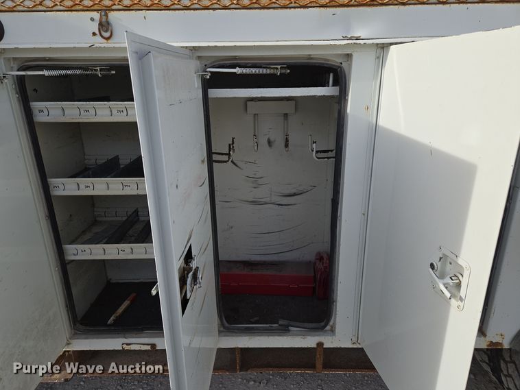 image for item EQ3669 2006 International  4300 SBA bucket truck