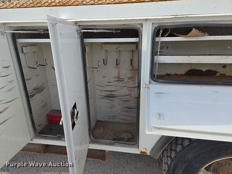 image for item EQ3669 2006 International  4300 SBA bucket truck