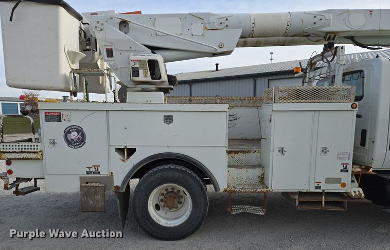 image for item EQ3669 2006 International  4300 SBA bucket truck
