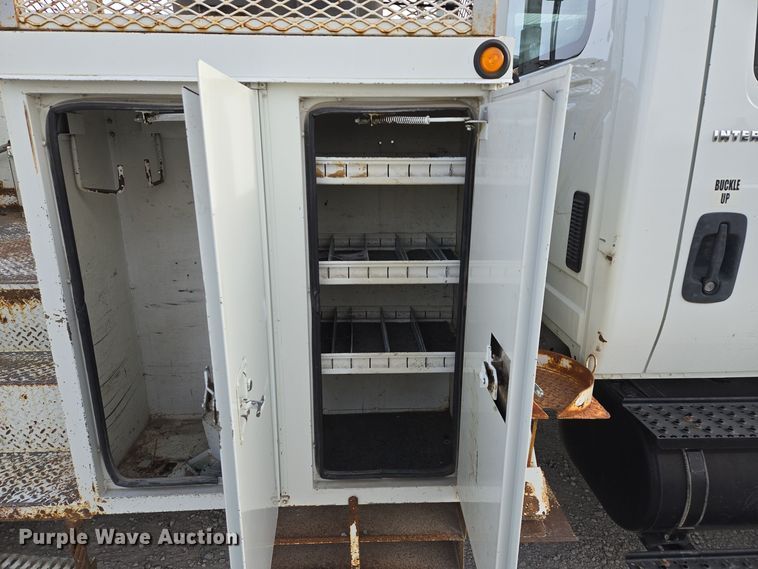 image for item EQ3669 2006 International  4300 SBA bucket truck