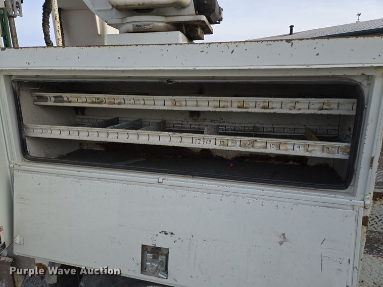 image for item EQ3669 2006 International  4300 SBA bucket truck