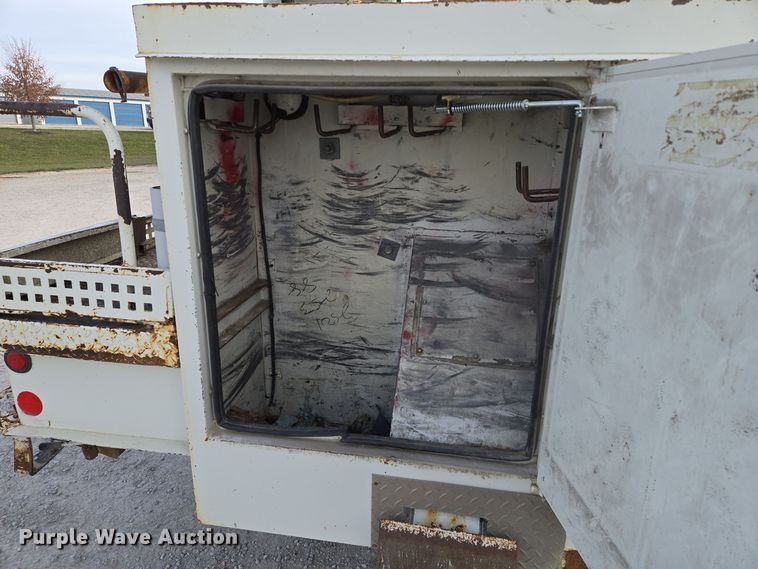 image for item EQ3669 2006 International  4300 SBA bucket truck