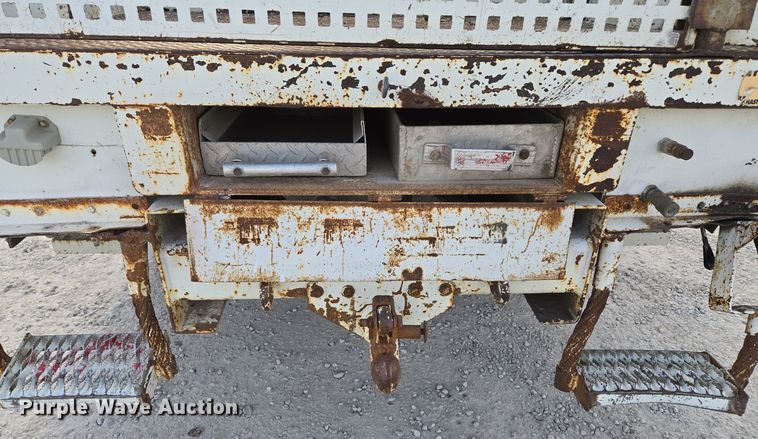 image for item EQ3669 2006 International  4300 SBA bucket truck