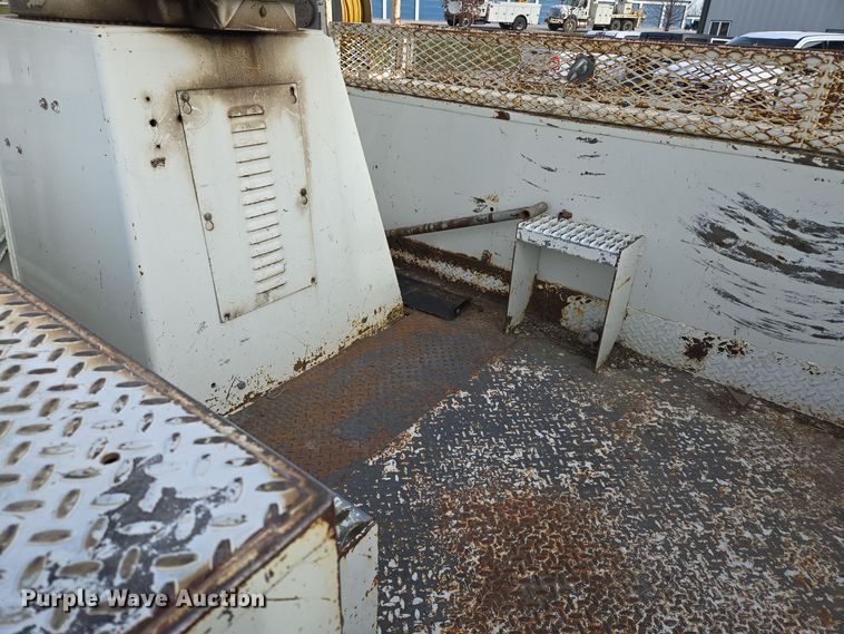 image for item EQ3669 2006 International  4300 SBA bucket truck