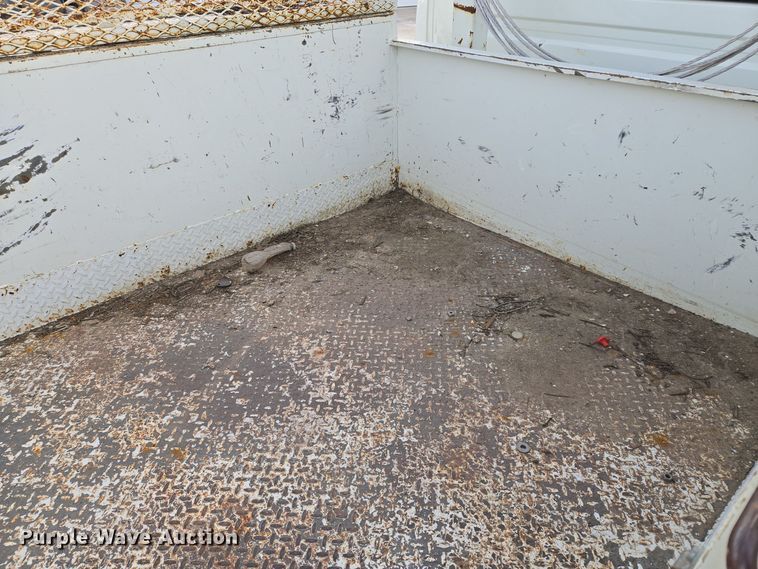 image for item EQ3669 2006 International  4300 SBA bucket truck