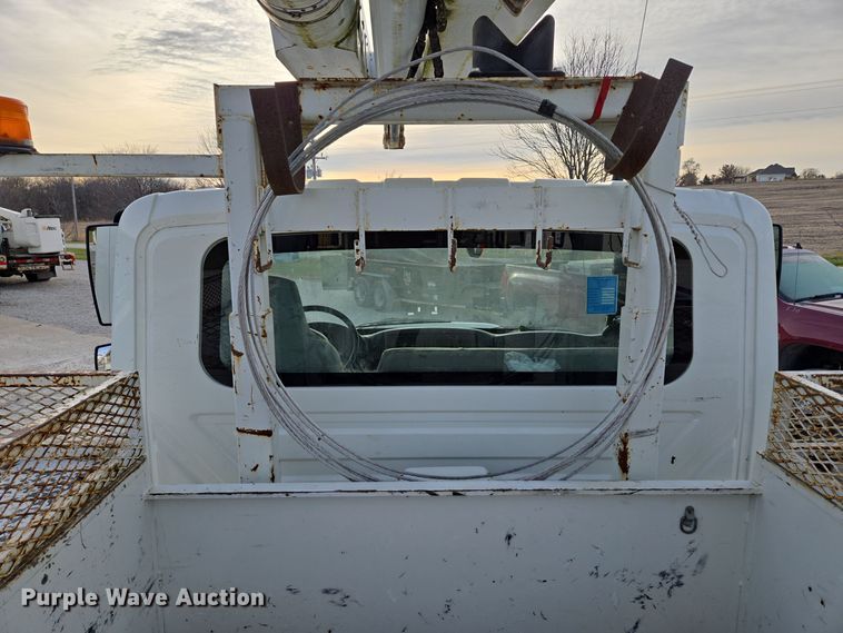 image for item EQ3669 2006 International  4300 SBA bucket truck