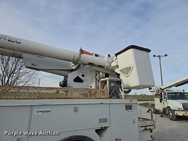 image for item EQ3669 2006 International  4300 SBA bucket truck