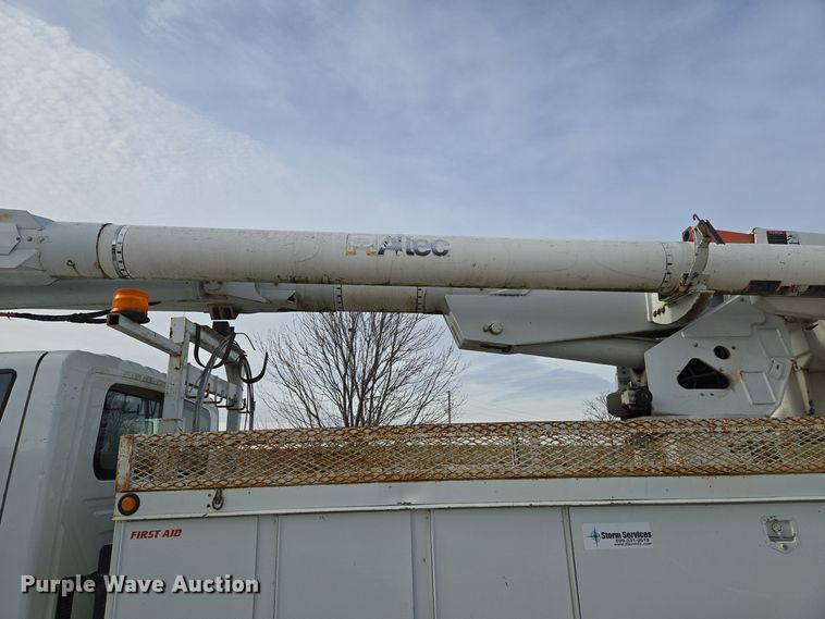 image for item EQ3669 2006 International  4300 SBA bucket truck