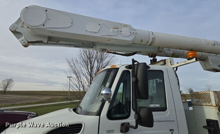 image for item EQ3669 2006 International  4300 SBA bucket truck