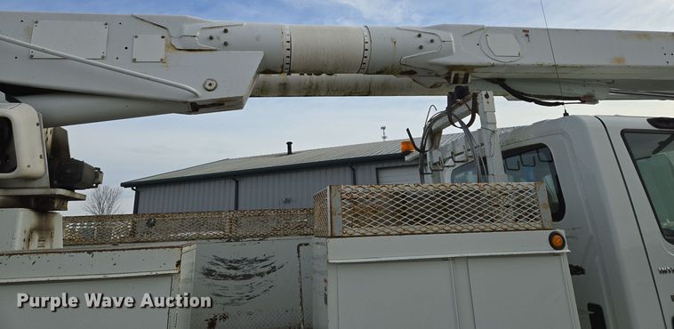 image for item EQ3669 2006 International  4300 SBA bucket truck