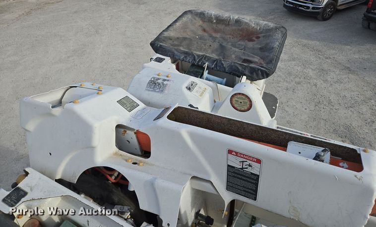 image for item EQ3669 2006 International  4300 SBA bucket truck