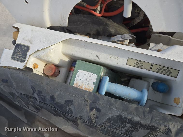 image for item EQ3669 2006 International  4300 SBA bucket truck