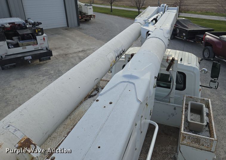 image for item EQ3669 2006 International  4300 SBA bucket truck