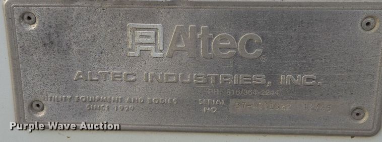 image for item EQ3669 2006 International  4300 SBA bucket truck