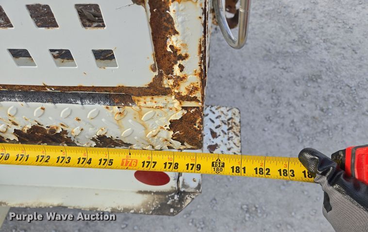image for item EQ3669 2006 International  4300 SBA bucket truck
