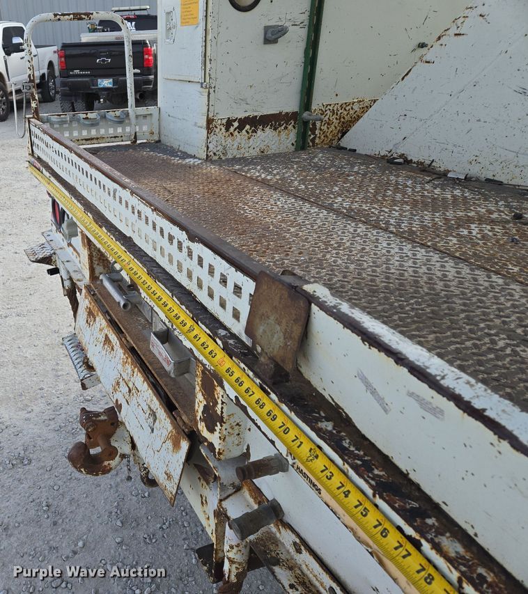 image for item EQ3669 2006 International  4300 SBA bucket truck