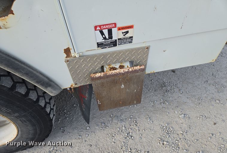 image for item EQ3669 2006 International  4300 SBA bucket truck